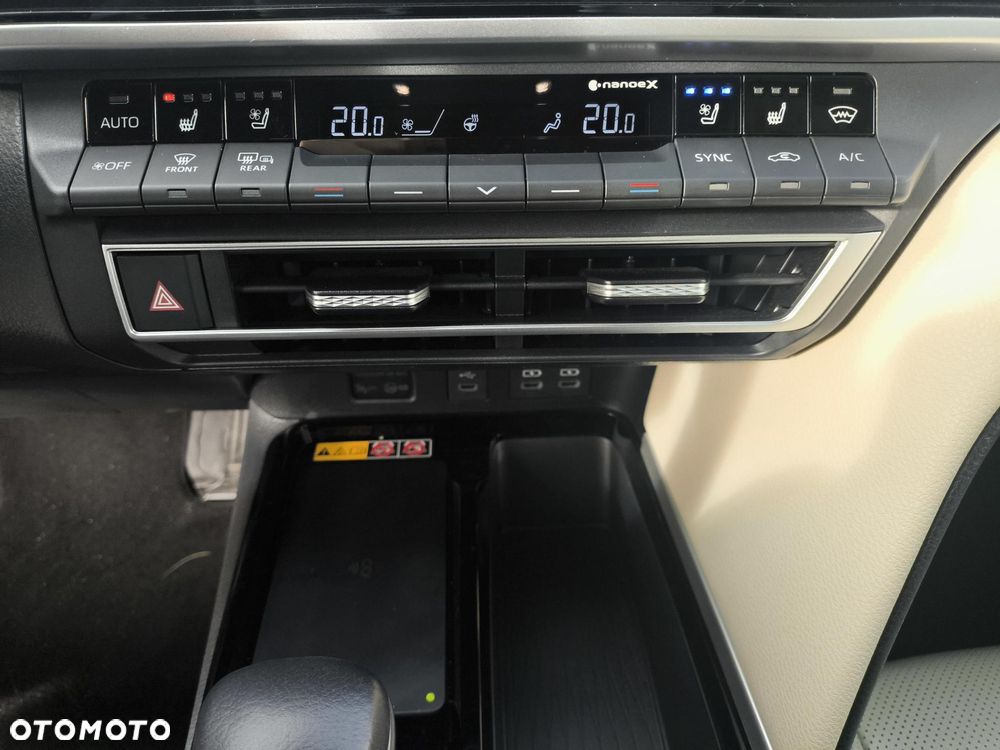 Toyota Camry - 28