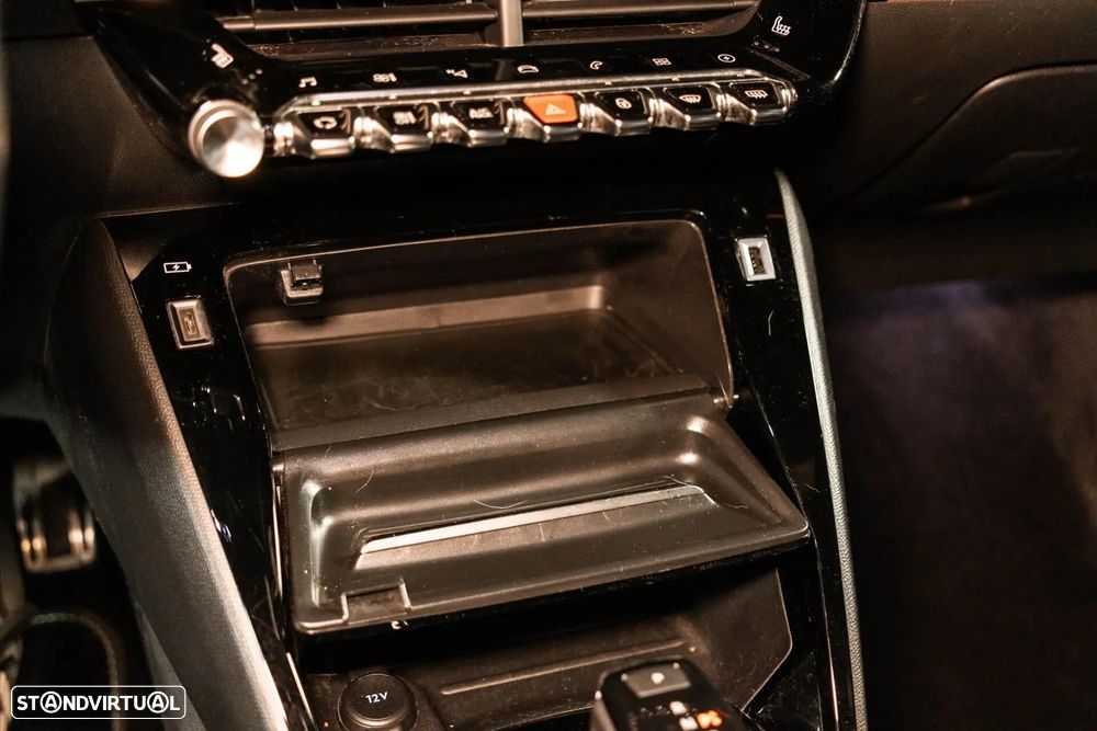 Peugeot e-2008 GT Pack - 28