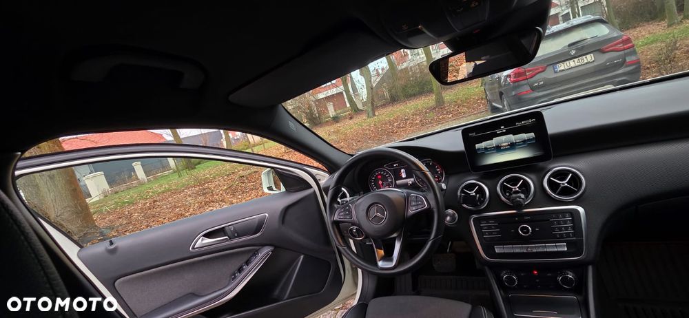 Mercedes-Benz Klasa A 180 7G-DCT Urban - 19