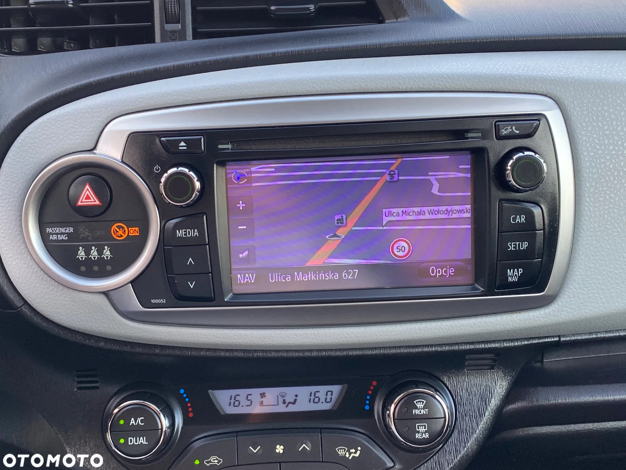 Toyota Yaris Hybrid 100 Premium - 26