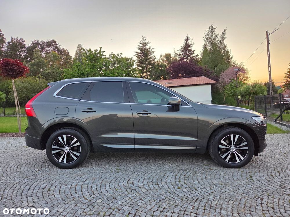 Volvo XC 60 B4 D AWD Momentum Pro - 4