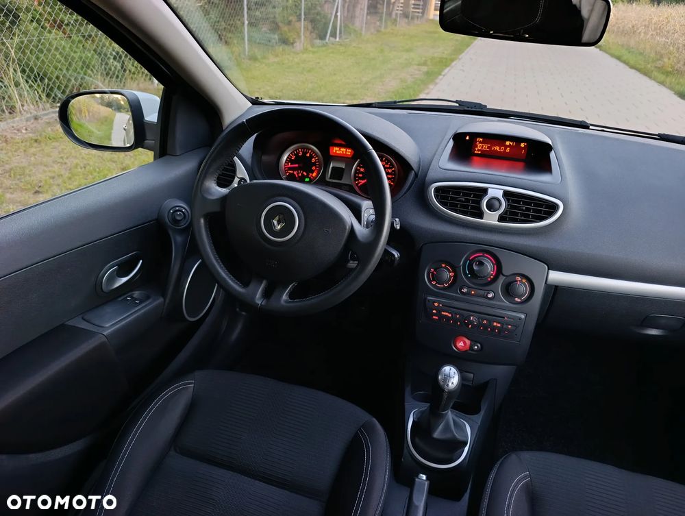 Renault Clio - 19