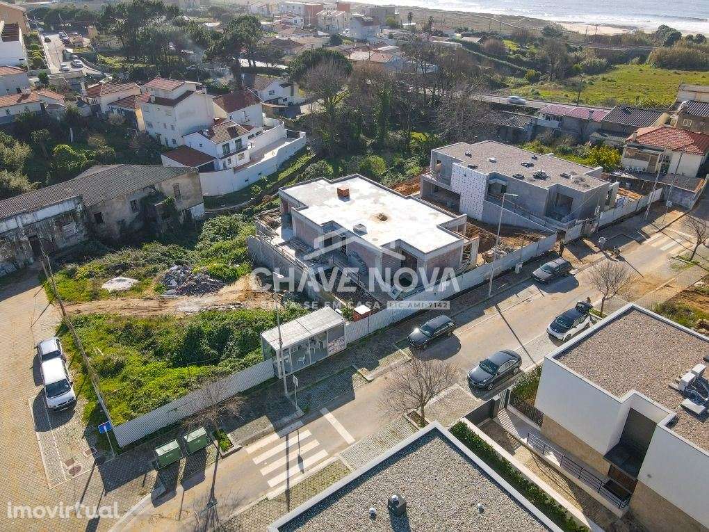 Moradia T3+1 de Luxo c/Piscina em S.Félix da Marinha | a 400m da Praia - Grande imagem: 3/9