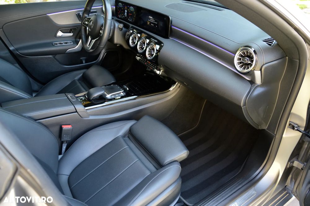 Mercedes-Benz CLA 180 7G-DCT Special Edition - 8