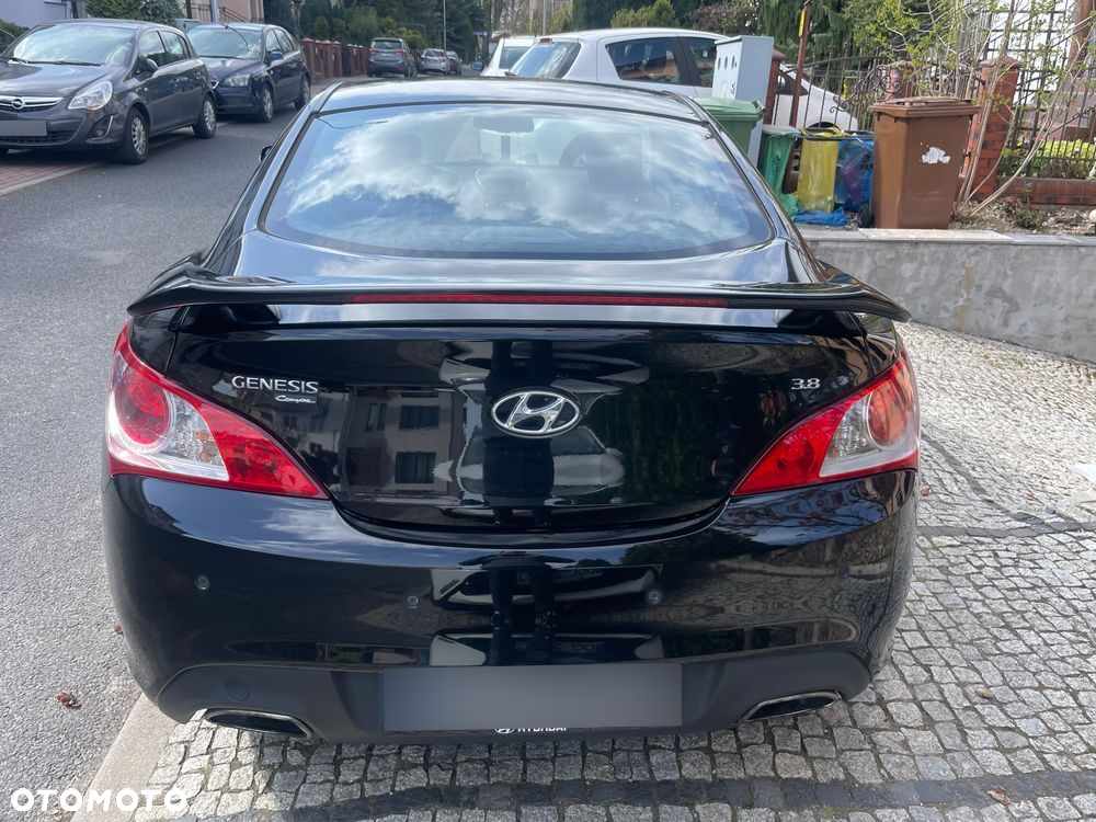 Hyundai Genesis Coupe - 14