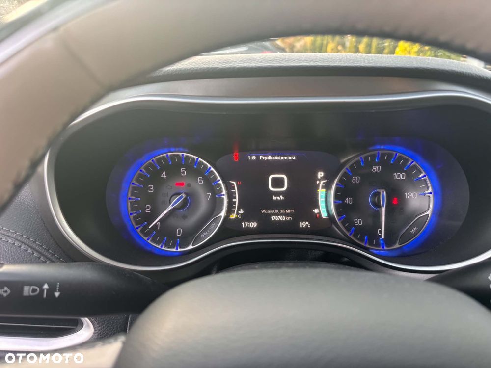 Chrysler Pacifica - 6