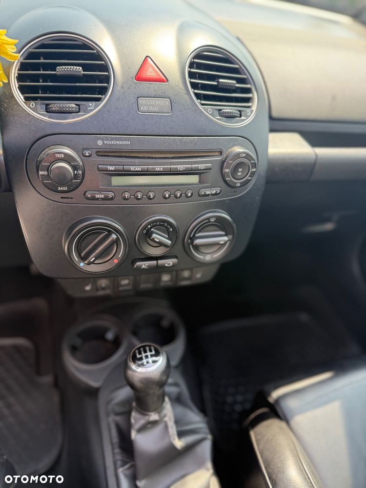 Volkswagen New Beetle 2.0 - 25