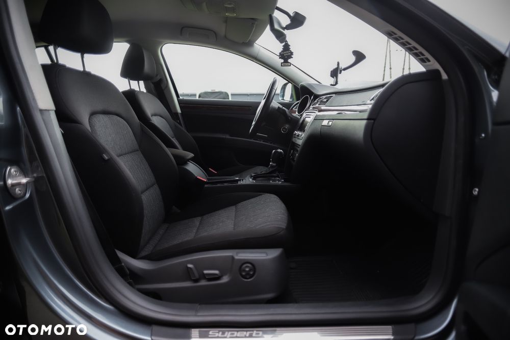 Skoda Superb 2.0 TDI Elegance DSG - 25