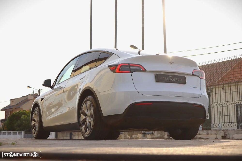 Tesla Model Y - 10
