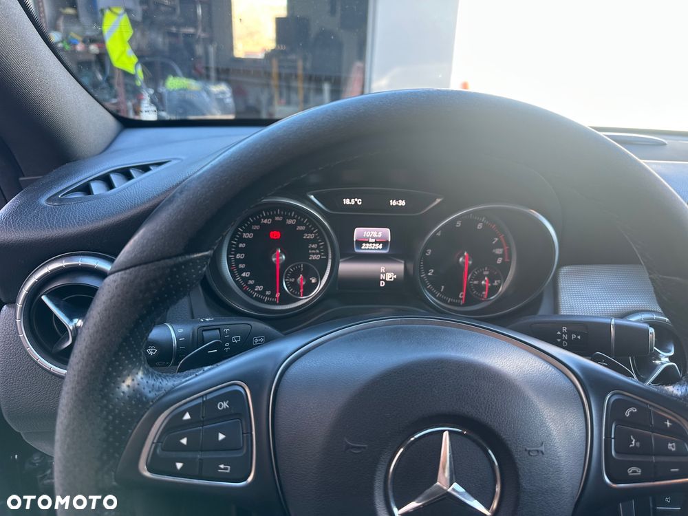 Mercedes-Benz CLA 200 7G-DCT AMG Line - 9
