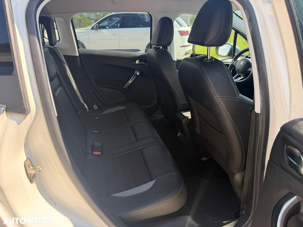 Peugeot 2008 1.6 e-HDi FAP STT ETG Allure Aut. - 10