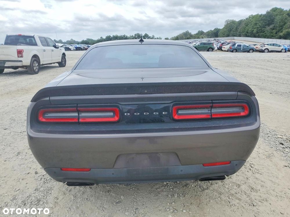 Dodge Challenger - 6