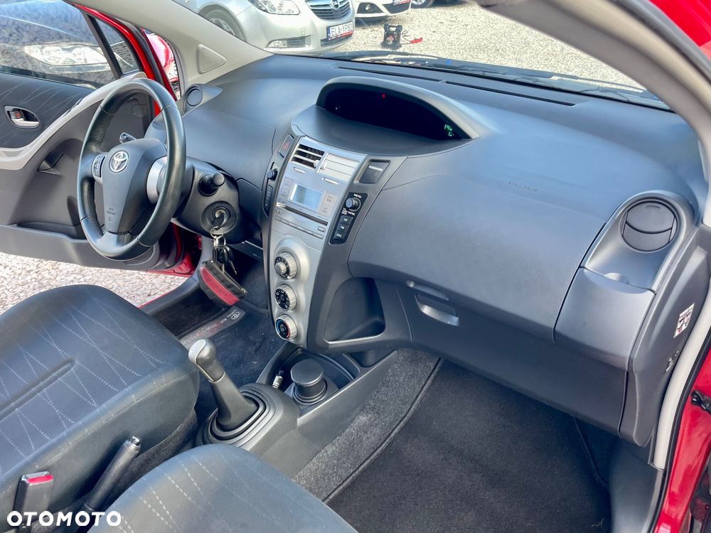 Toyota Yaris 1.3 Luna Hit - 33