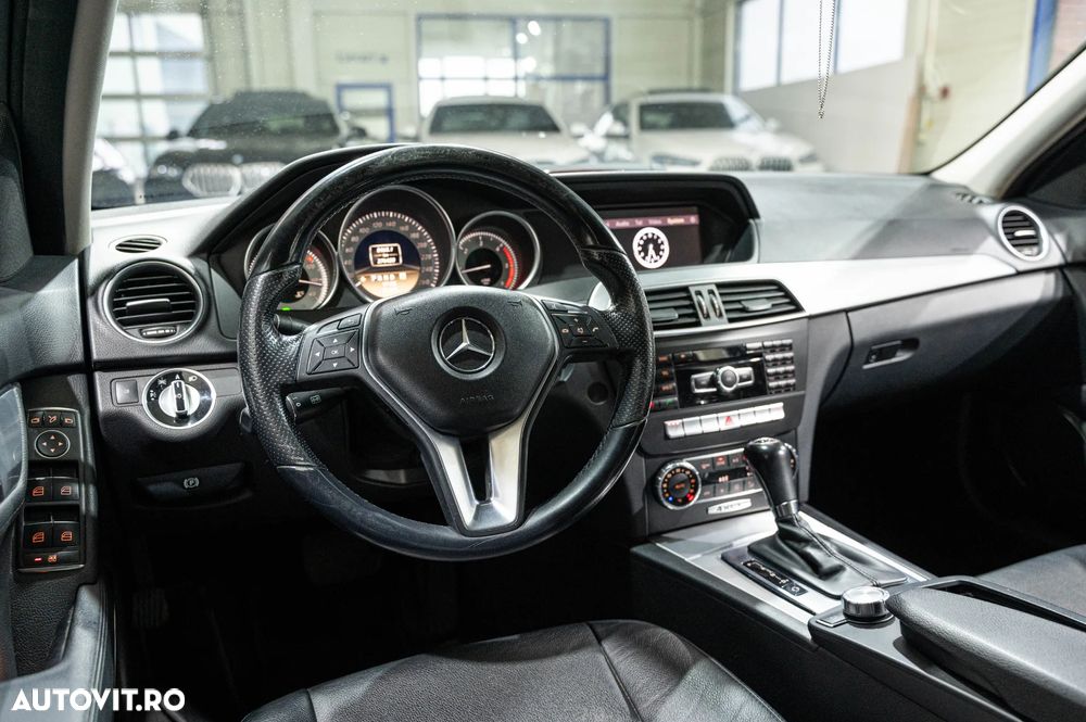 Mercedes-Benz C 250 (BlueTEC) d 4Matic 7G-TRONIC AMG Line - 25