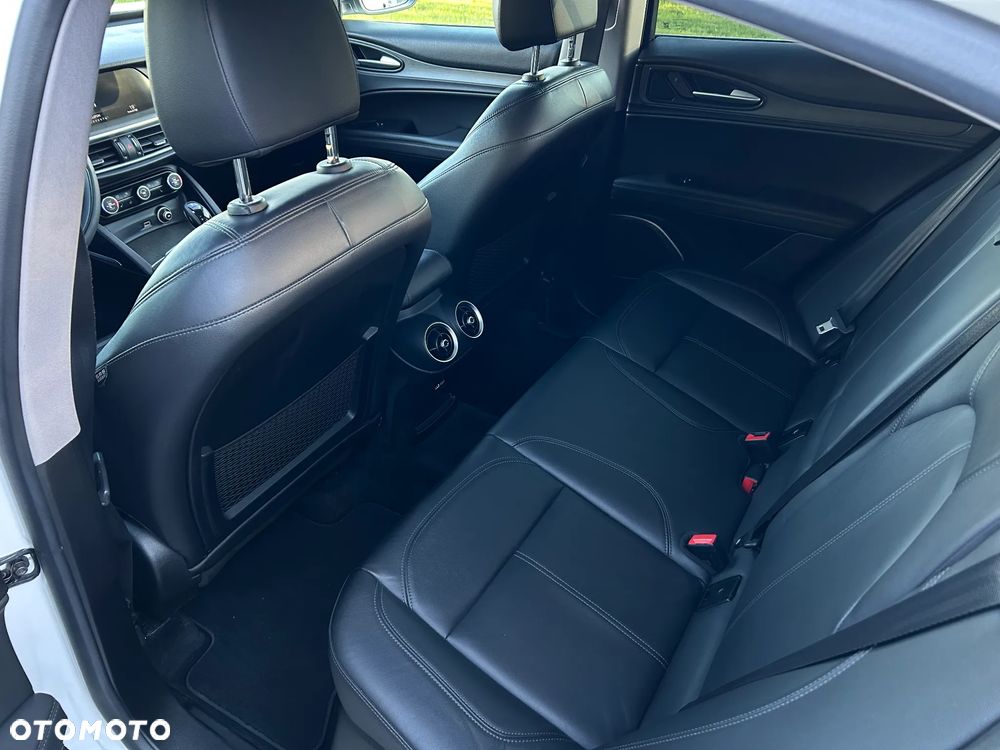 Alfa Romeo Stelvio 2.0 Turbo 16V AT8-Q4 Ti - 14