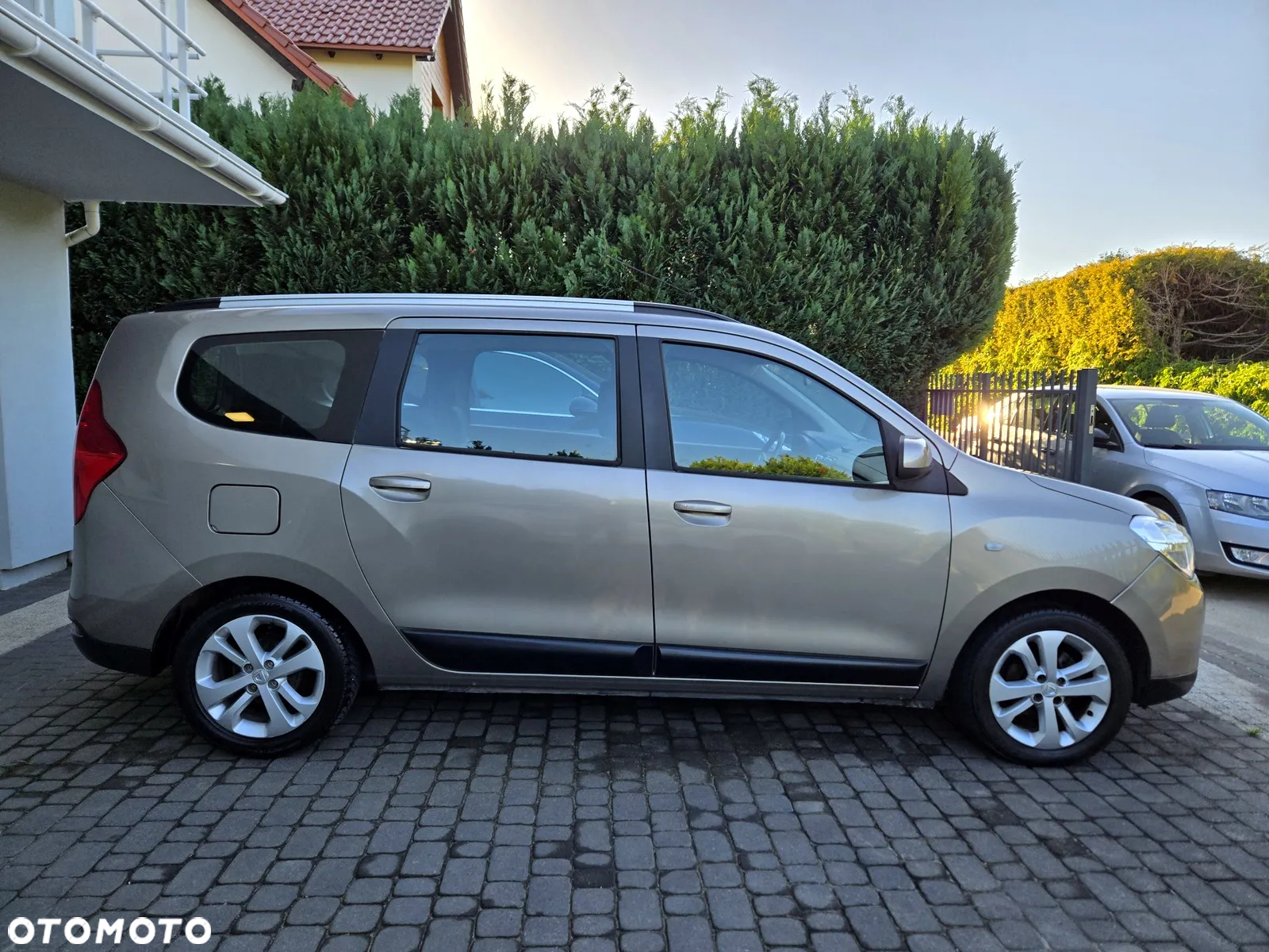 Dacia Lodgy 1.6 MPI 85 Laureate - 3