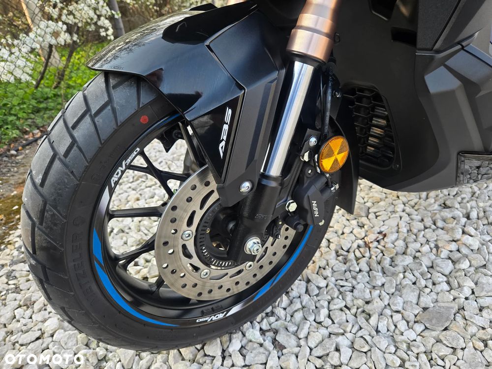 Honda ADV350 - 8