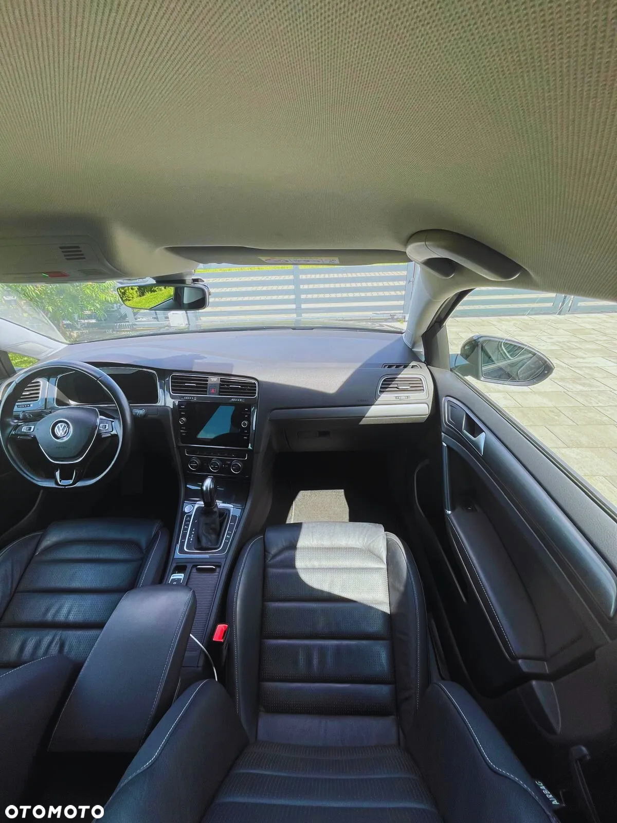 Volkswagen Golf e-Golf - 12