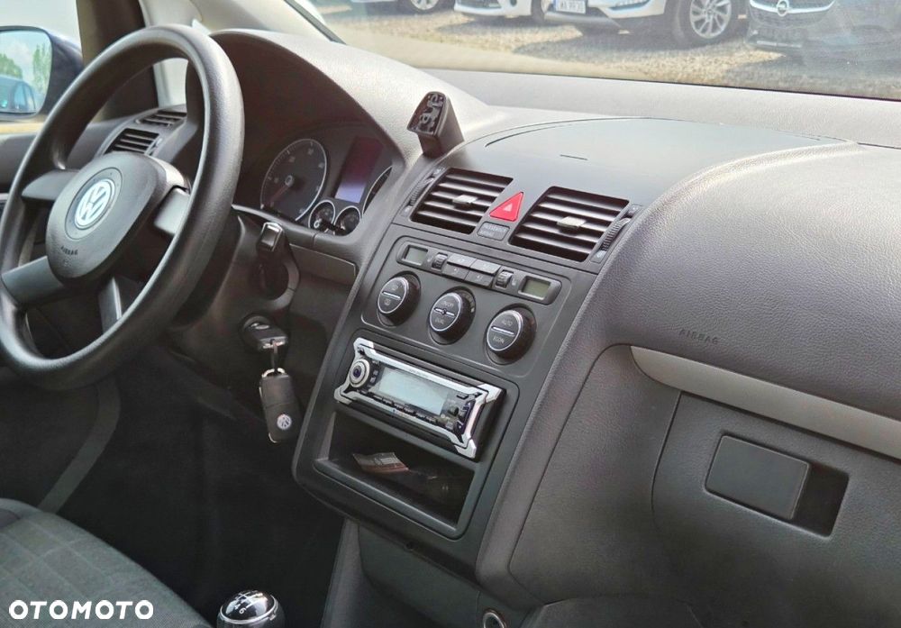 Volkswagen Touran - 11
