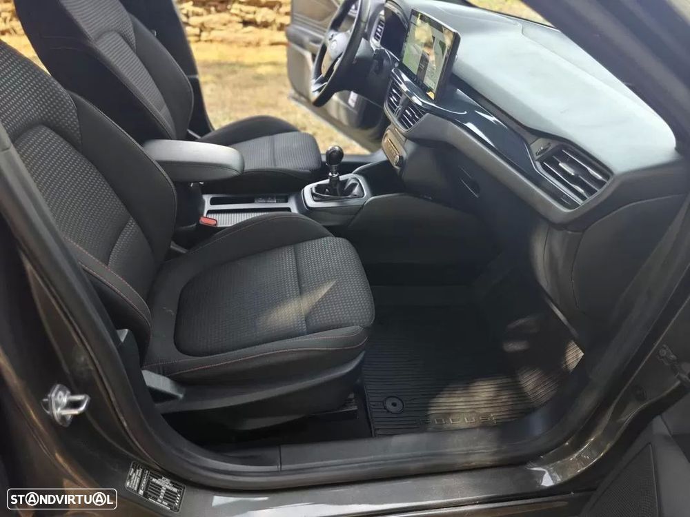 Ford Focus 1.0 EcoBoost MHEV ST-Line - 18
