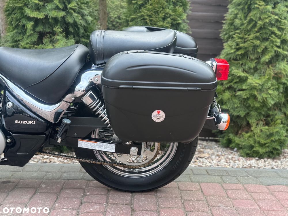 Suzuki Intruder - 13