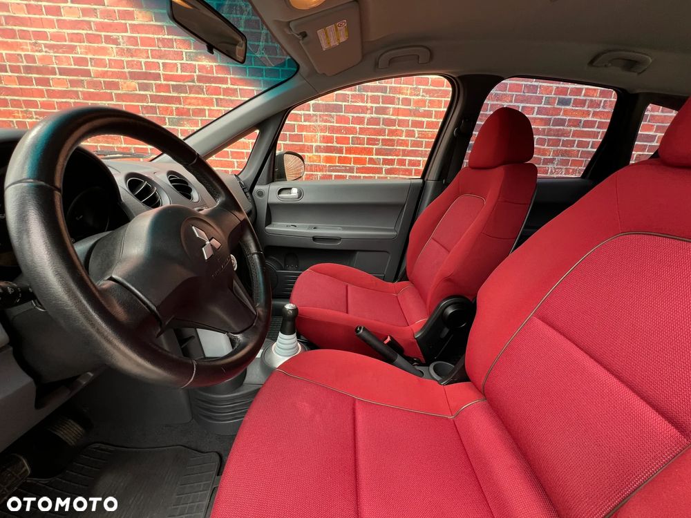 Mitsubishi Colt - 12