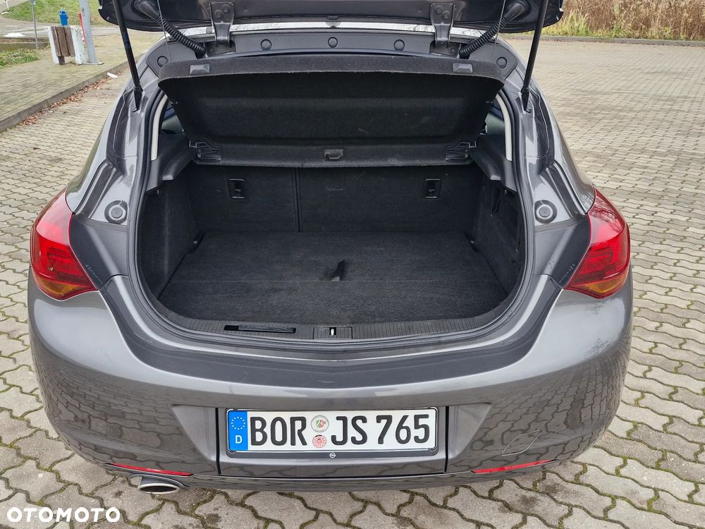 Opel Astra 1.4 T Cosmo - 23