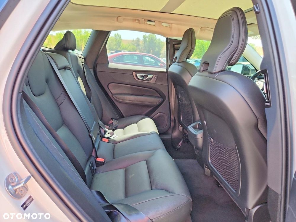 Volvo XC 60 B5 B AWD Plus Bright - 10