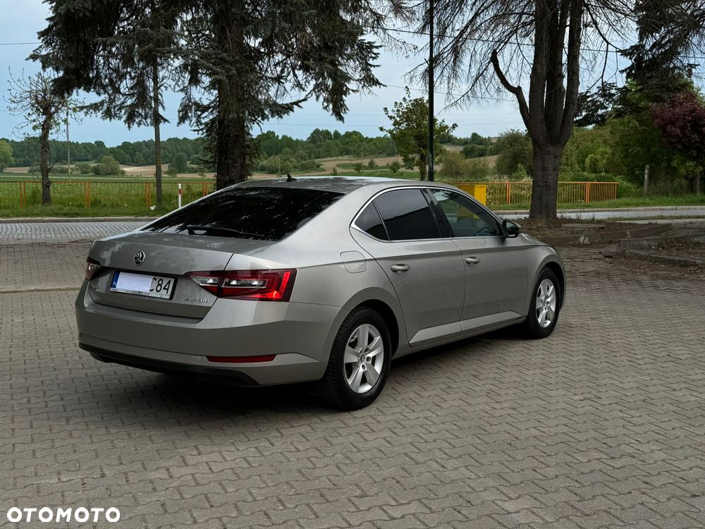Skoda Superb 2.0 TDI L&K DSG - 6