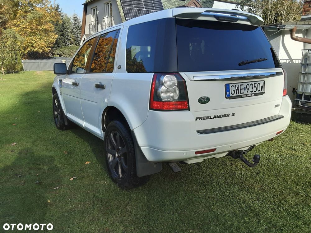 Land Rover Freelander 2011 photo 3