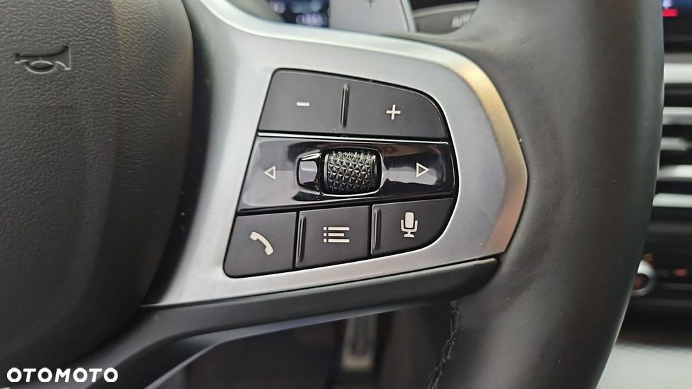 BMW Seria 3 318i M Sport - 15