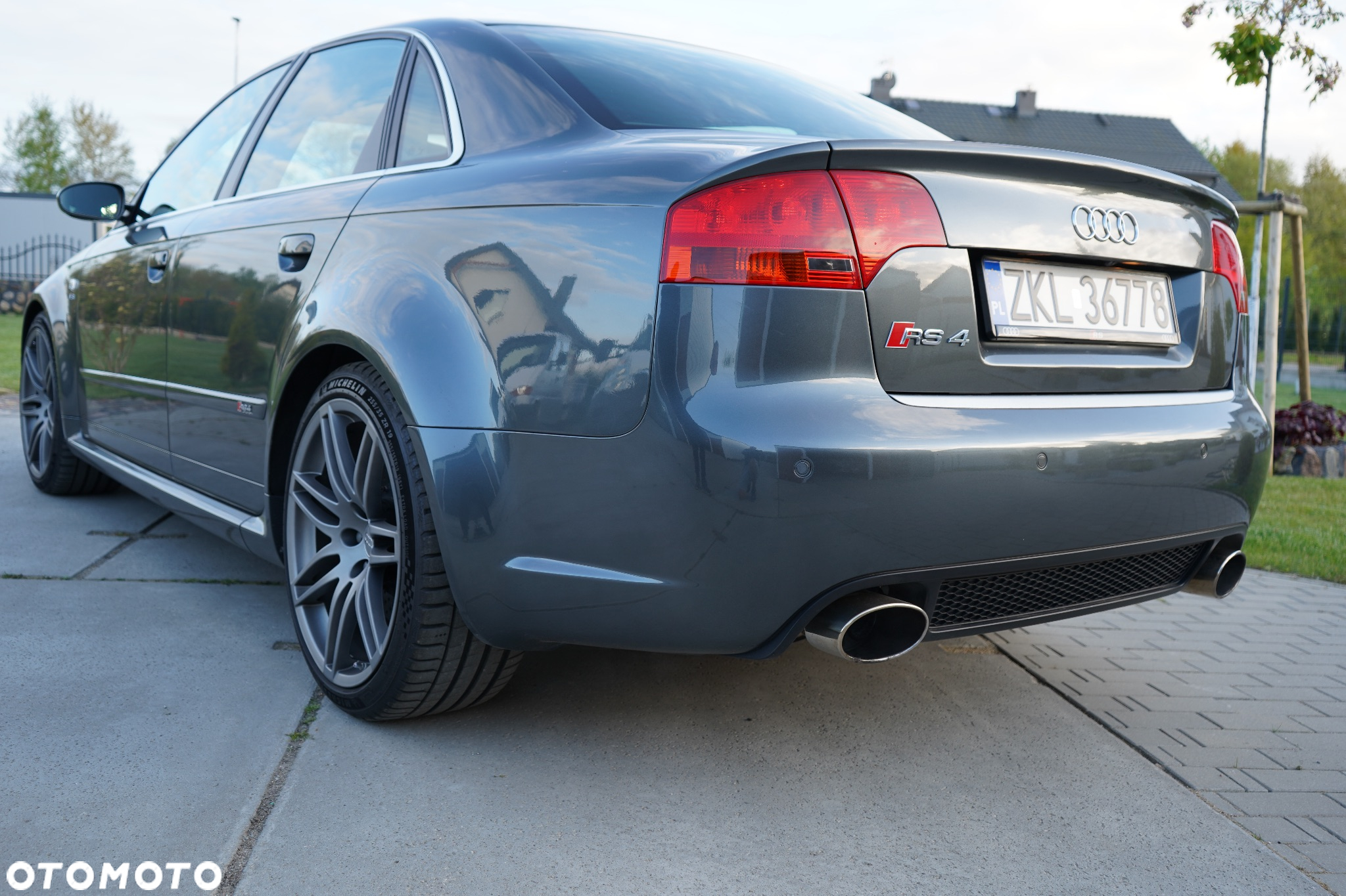 Audi RS4 Standard - 4