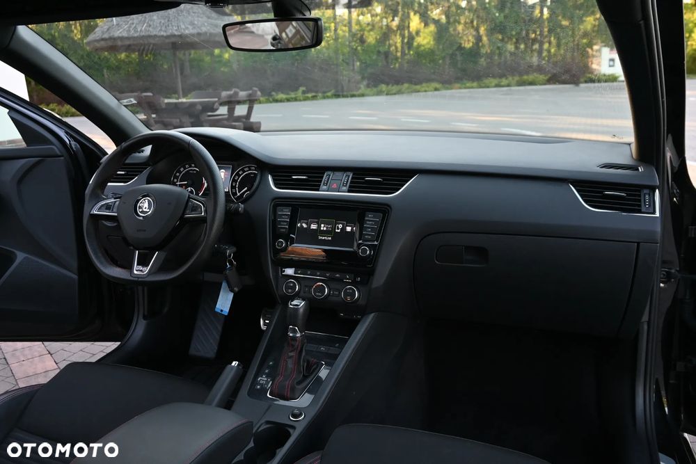 Skoda Octavia 2.0 TDI DSG RS - 23
