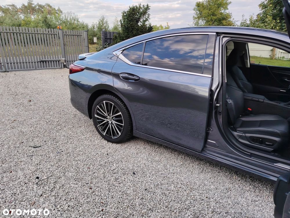 Lexus ES 300h Business Edition - 11