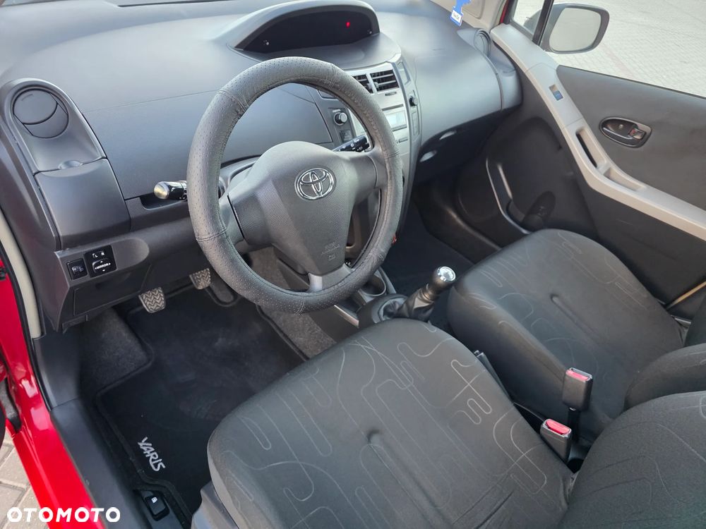 Toyota Yaris - 16