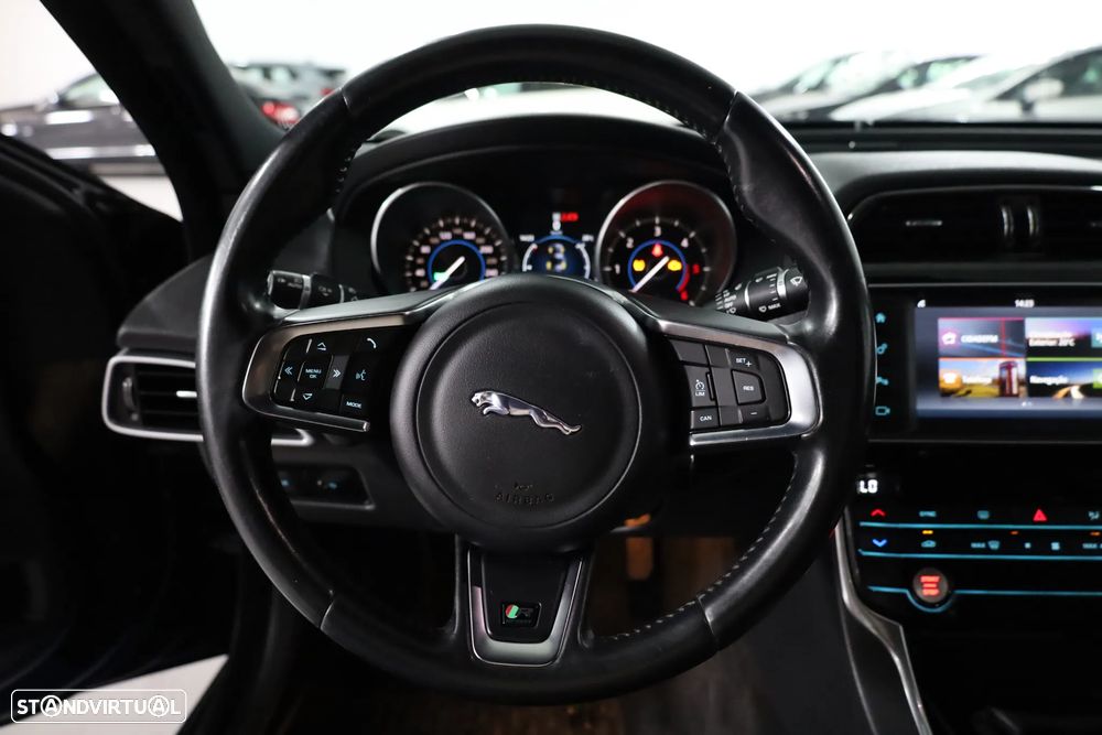 Jaguar XE 20d R-Sport - 9