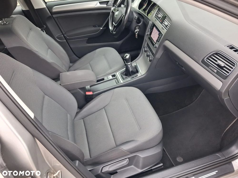 Volkswagen Golf - 2