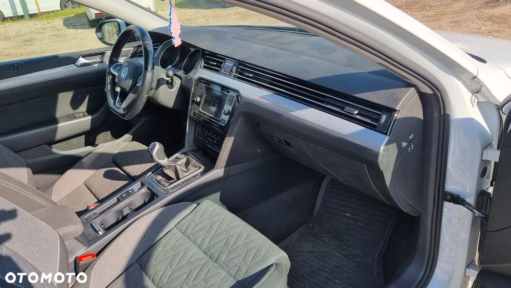 Volkswagen Passat - 17