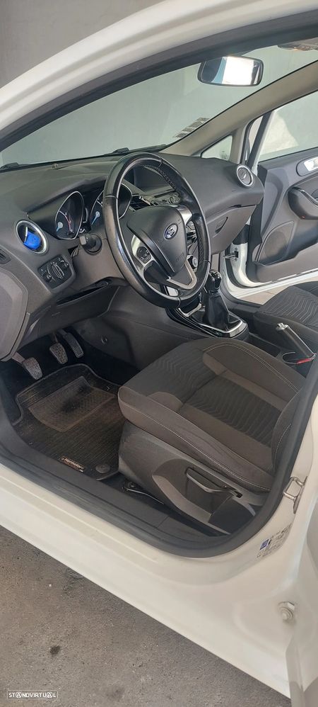Ford Fiesta 1.0 T EcoBoost Titanium - 12