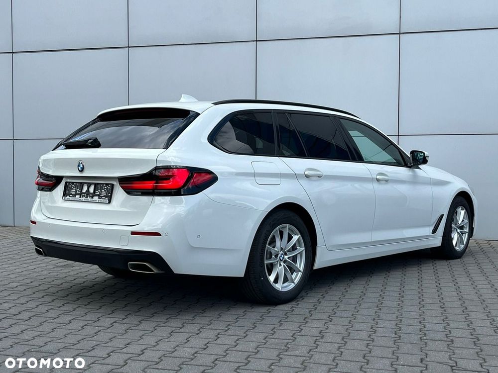BMW Seria 5 520d xDrive - 9