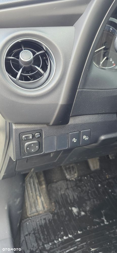 Toyota Corolla 1.6 50th Anniversary - 17