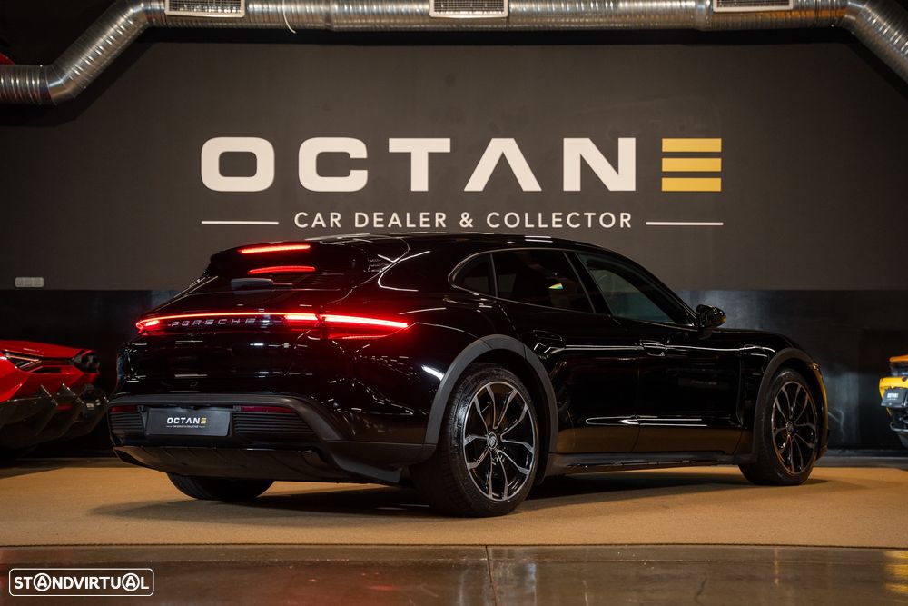 Porsche Taycan Cross Turismo 4 - 5