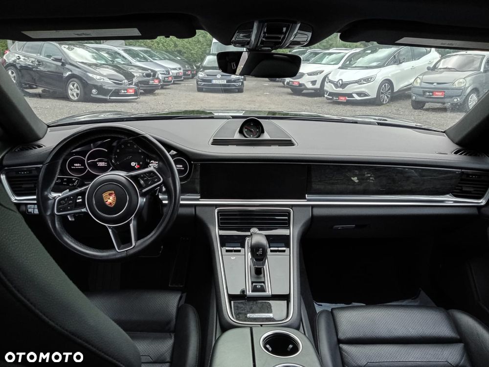 Porsche Panamera 4S - 11