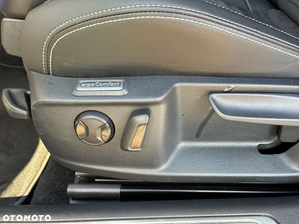 Volkswagen Passat 2.0 TDI SCR Style DSG - 25