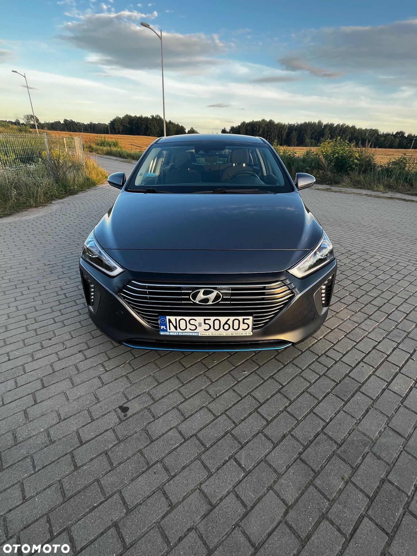 Hyundai IONIQ - 8