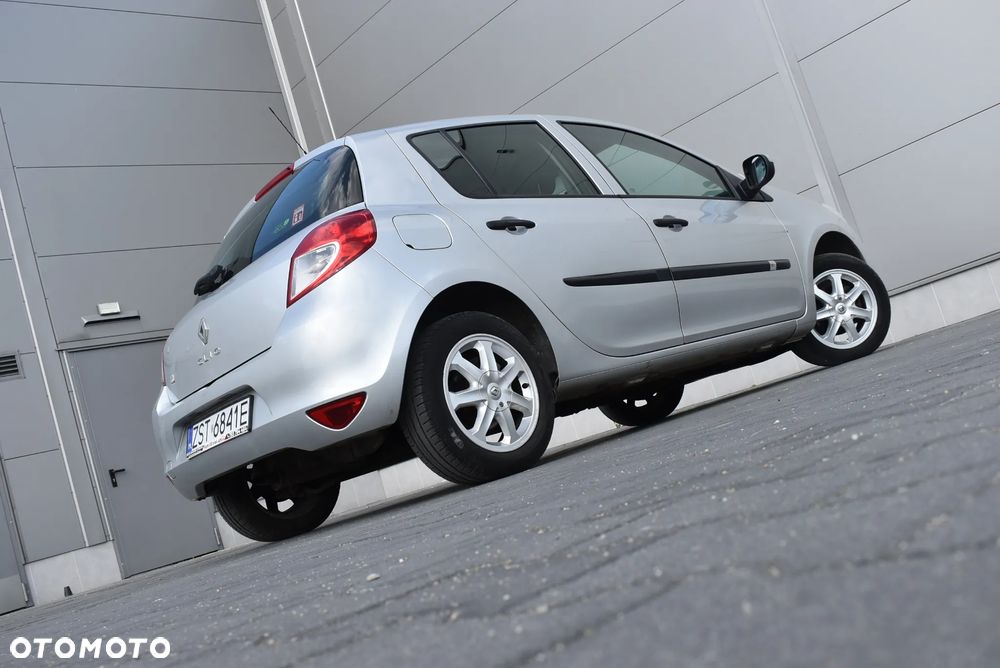 Renault Clio - 22