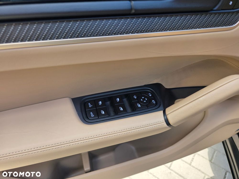 Porsche Cayenne Standard - 8