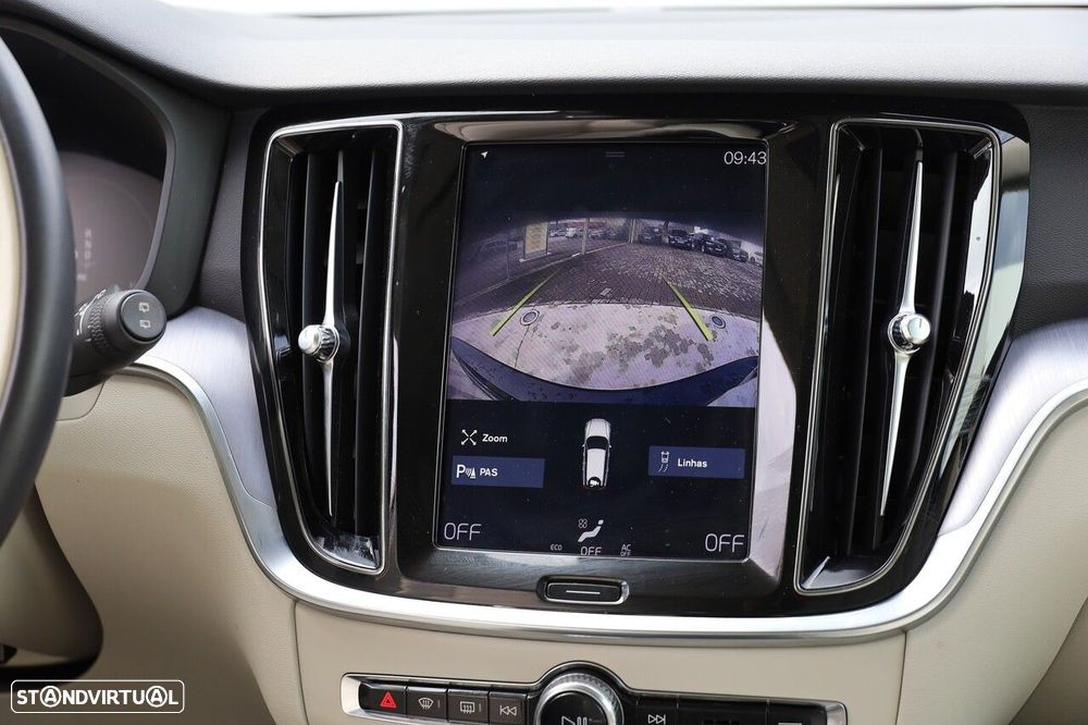 Volvo V60 2.0 T8 AWD TE Momentum Plus - 24