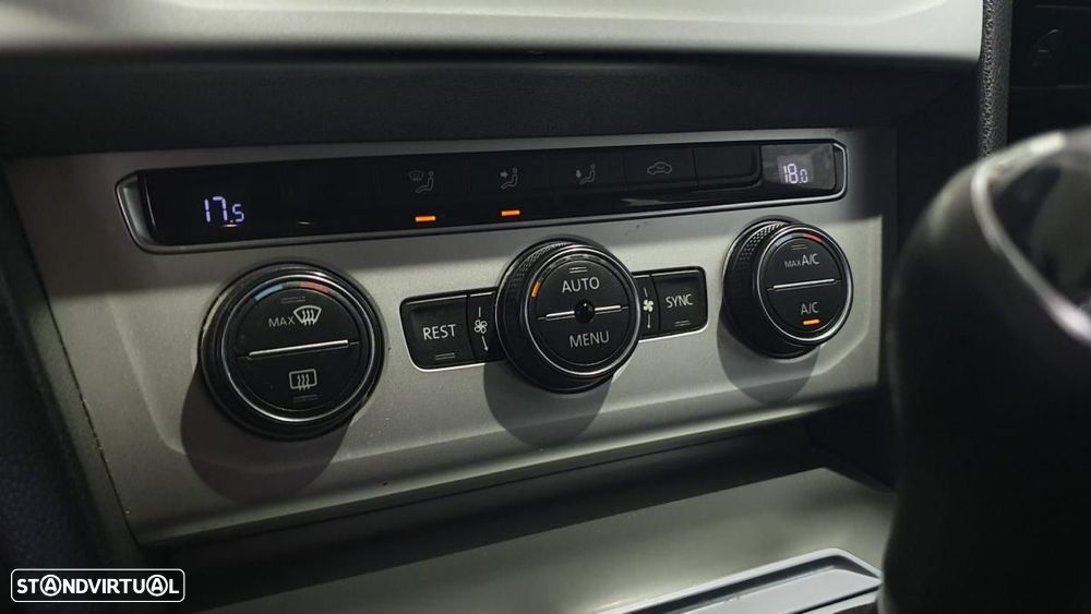 VW Passat Variant 1.6 TDI BlueMotion - 16