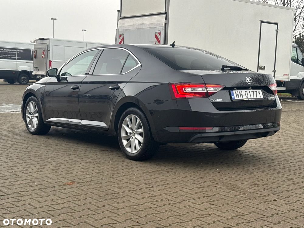 Skoda Superb 2.0 TDI SCR Style DSG - 3